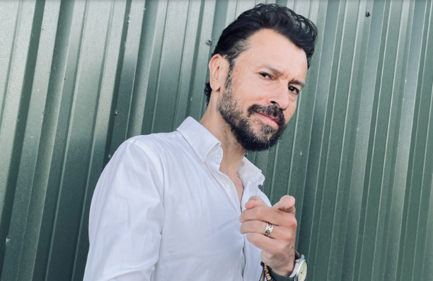 Si Cranstoun Pointing